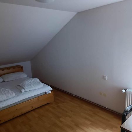 Valvasorjev Dom Pod Stolom Hostel Zirovnica Exterior foto