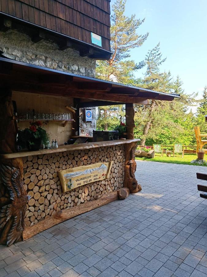 Valvasorjev Dom Pod Stolom Hostel Zirovnica Exterior foto
